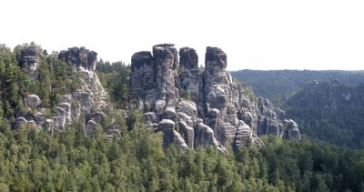 Foto: Die 'Bastei' genannte Felsformation im Elbsandsteingebirge