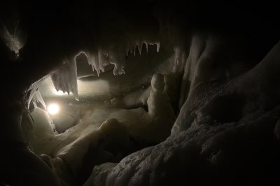dynamische Eishöhle